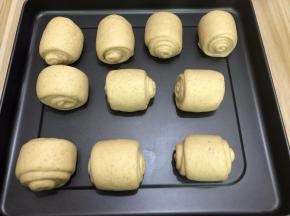 拿出发酵好的面包用
开始预热烤箱上下火130度10分钟