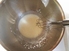 用手抽搅拌均匀