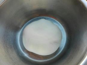 将所有材料混合揉成三光：盆光，手光，面光