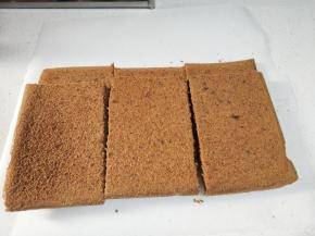 蛋糕坯平均切成6块