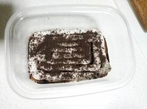 撒上一层奥利奥碎