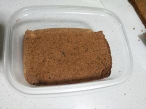 再放上一层蛋糕片