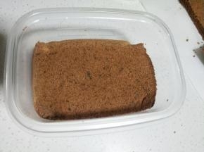 再放上一层蛋糕片