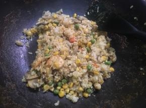 炒至美一粒米饭都裹上咖喱汁即可食用