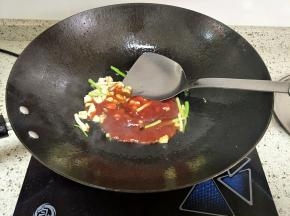 加入番茄酱翻炒