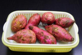 白薯洗净，沥干水；