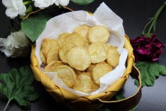 用吸油纸把多余的油脂吸干即可