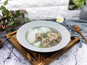 装入汤碗中，撒上葱花就可以了。