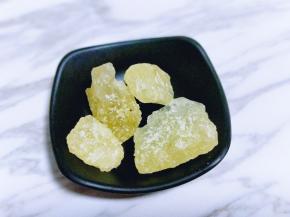 老冰糖准备好，冷水冲洗干净。