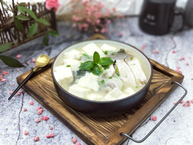 补钙佳品～鱼头豆腐汤