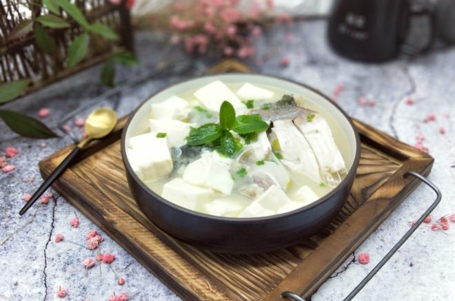 补钙佳品～鱼头豆腐汤
