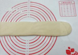 然后用手压扁；