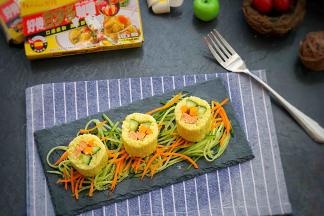 放入切好的寿司