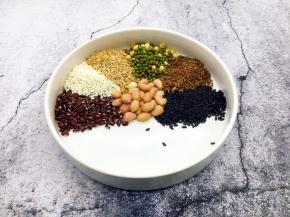 红小豆、圆糯米、燕麦、绿豆黄豆、红米、黑米。