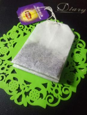 袋装伯爵红茶10克用50克开水泡开，提取其中的41克茶水晾凉备用，红茶末不要丢弃，可加入蛋糕中。