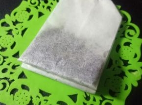 袋装伯爵红茶10克用50克开水泡开，提取其中的41克茶水晾凉备用，红茶末不要丢弃，可加入蛋糕中。