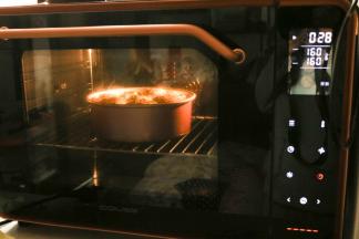 烤箱提前预热160度，放入面包烤30分钟。