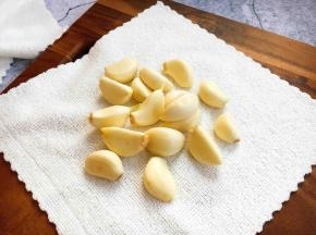 清洗好了后用洁净的布擦一擦。