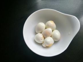 剥壳备用。