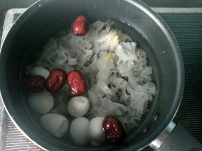 大火烧开转小火。