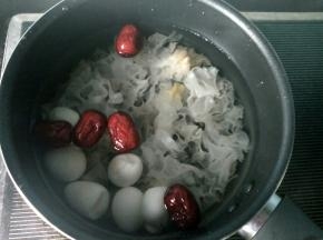 大火烧开转小火。