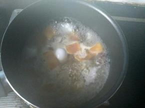 冰糖融化，出锅。