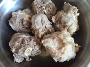 捞出洗净沥干水分