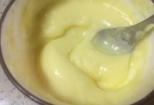 安佳奶油奶酪加糖霜搅拌均匀