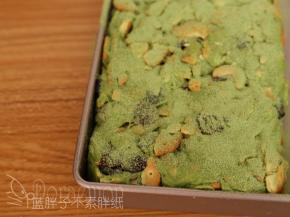 最后撒上的雪花粉记得要加入抹茶粉。