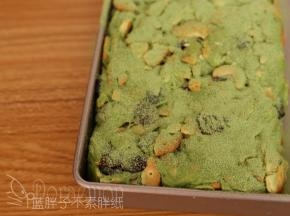 最后撒上的雪花粉记得要加入抹茶粉。