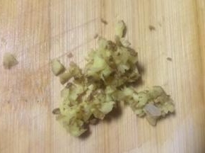 老姜切末备用