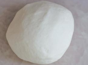 揉成光滑的面团。