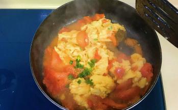 撒上葱花即可关火出锅