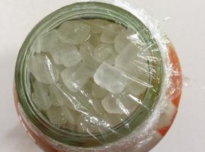 用保鲜膜封口。