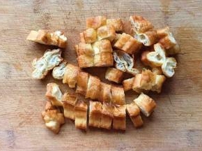 油条切成小块