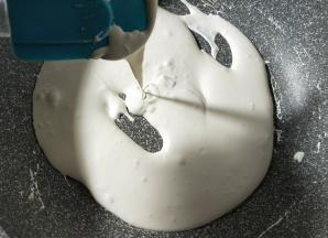 提起刮刀可以拉丝。