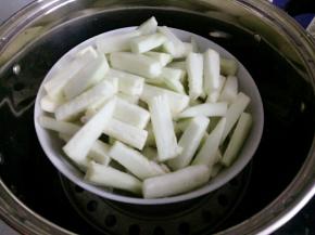 放蒸锅里，中火，上汽后蒸半个小时