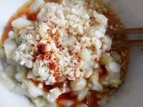 油烧热以后浇在辣椒蒜上