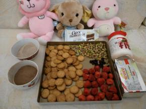 所有材料集合，可可粉和奶粉提前混合好过筛。