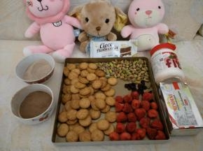 所有材料集合，可可粉和奶粉提前混合好过筛。