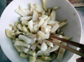 茄子土豆蒸好搅拌均匀