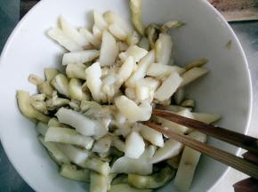 茄子土豆蒸好搅拌均匀