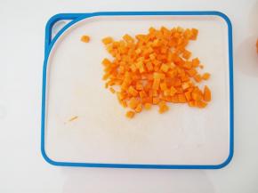 胡萝卜切成小块