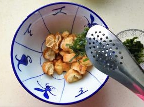 放入昆布丝
