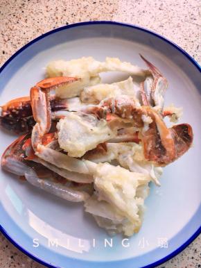 炸至变色盛出备用