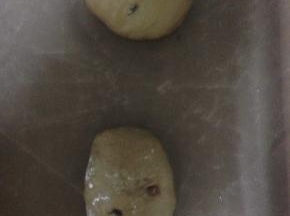 整形成喜欢的样子 为了配合茶的主题 我整了一个圆 一个长方 放入烤箱 加热水二次发酵 