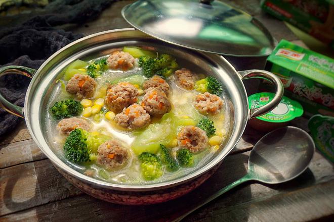 肉丸子杂蔬浓汤