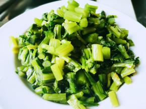 雪里蕻泡水多淘几次 去掉过多的咸度