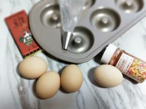 部分食材，将鸡蛋提前从冰箱取出回温。