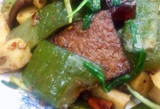 习惯来张特写，开吃了，浓郁孜然味道确实棒！